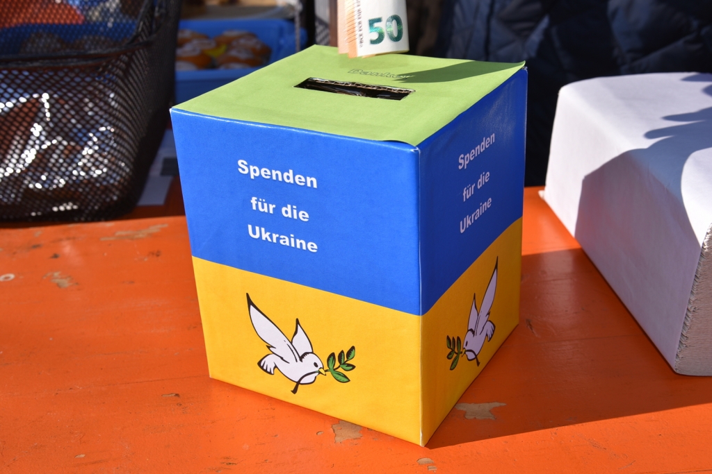Die Spendendose auf dem Wochenmarkt.