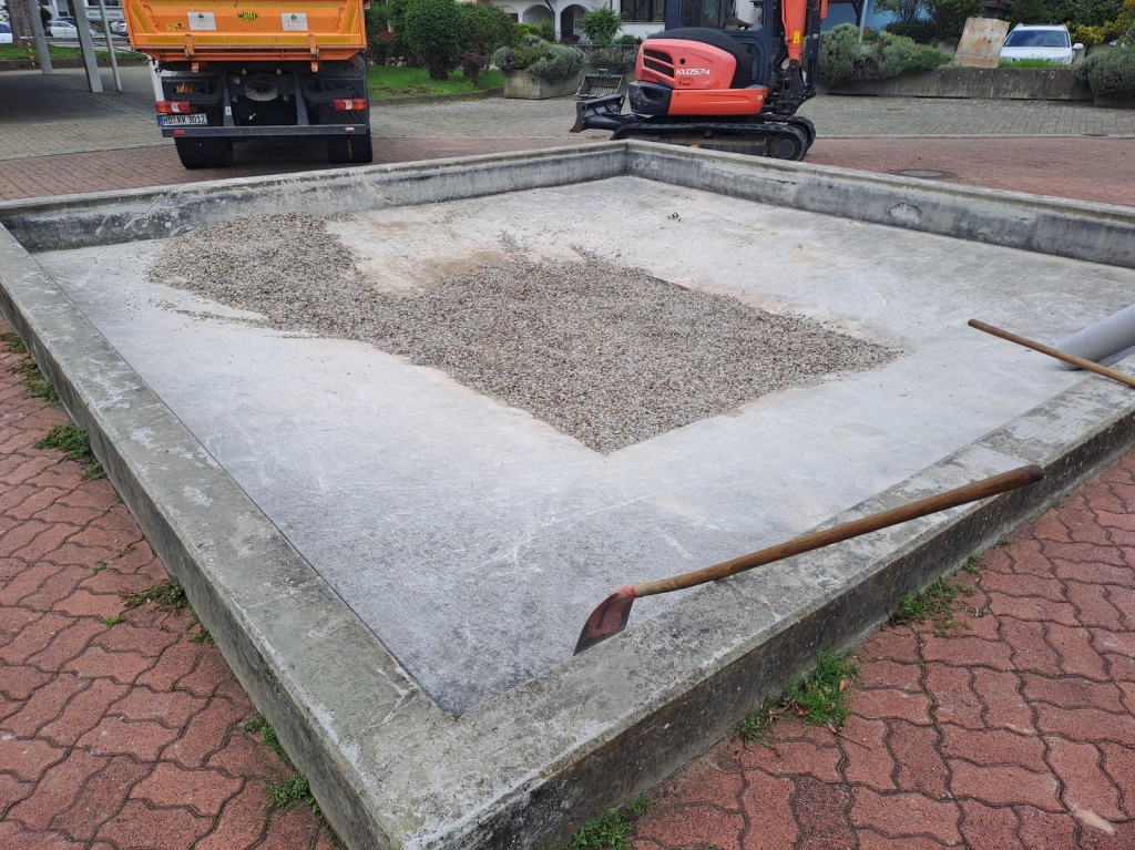 Der Brunnen an der Theodor-Heuss-Schule wird umfunktioniert. Im Herbst soll er bepflanzt werden. 
