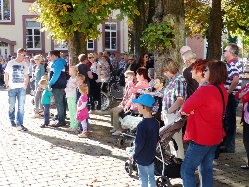 Viele Besucher beim Fassanstich
