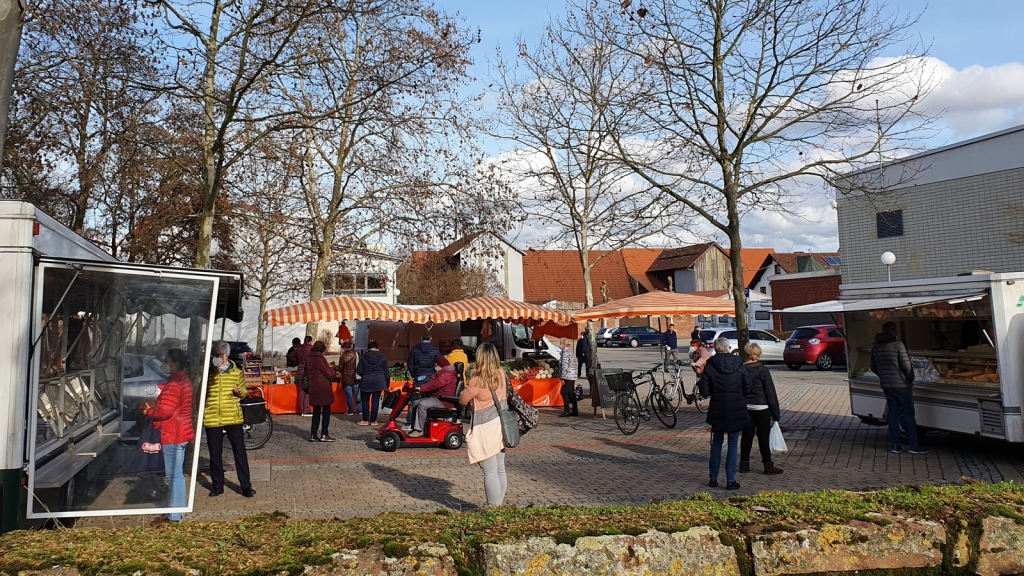Wochenmarkt auf dem Festplatz