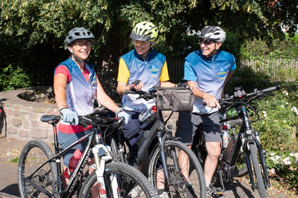 Radfahrer mit ihren Fahrrädern