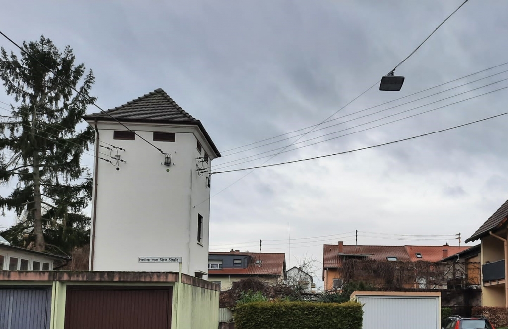 Die alten Überspannleuchten wurden gegen LED ausgetauscht.