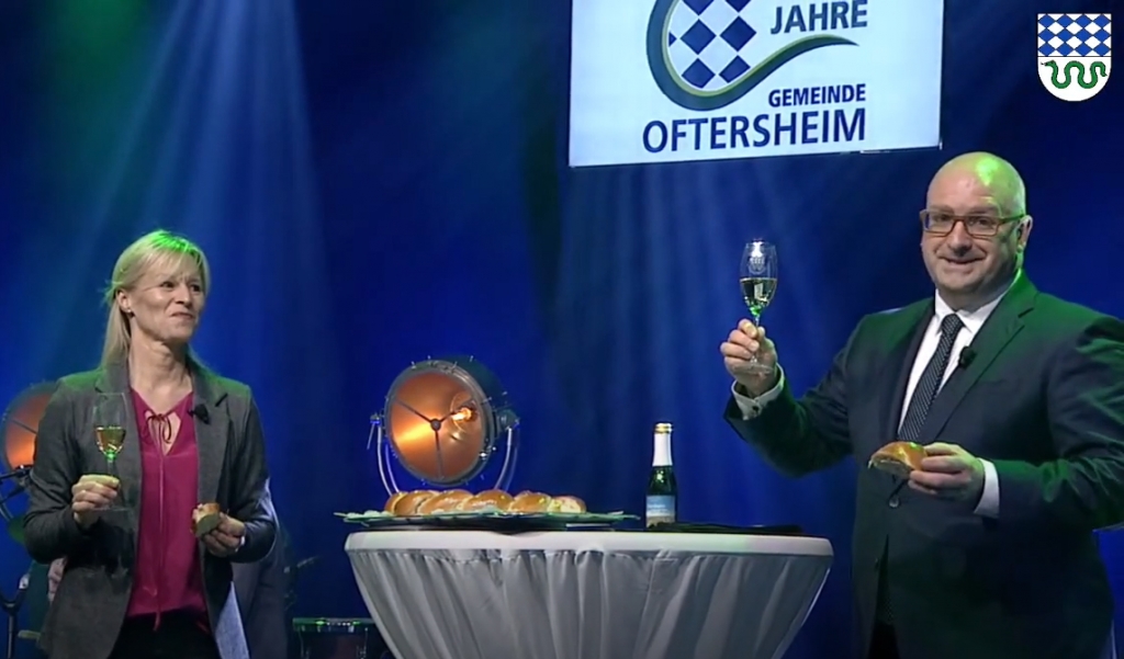 1. Vorsitzende vom Vereinskartell Silvia Höfs mit Bürgermeister Jens Geiß