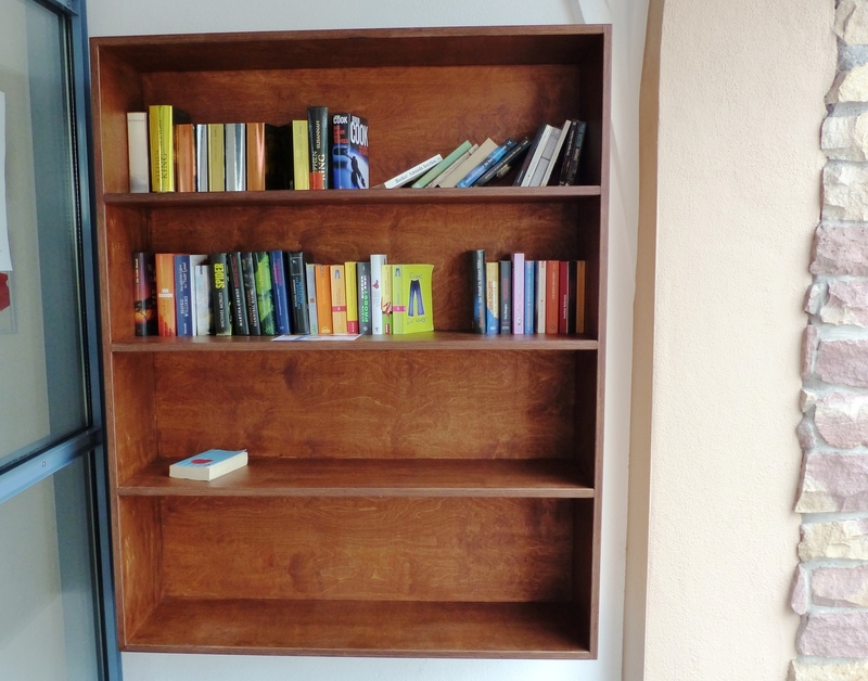 Bücherregal