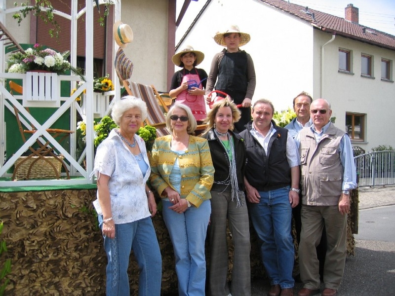 Anna, Justine und Pascal als Kleingärtner 5
