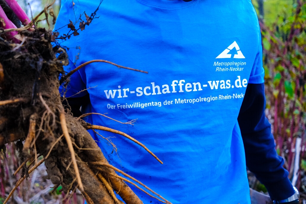 T-Shirt mit der Aufschrift wir-schaffen-was.de: Werbung für den Freiwilligentag 2024 der Metropolregion Rhein-Neckar