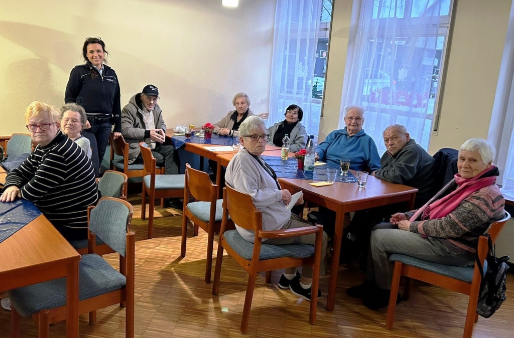 Rege Diskussionen entwickelten sich beim Vortrag zur Kriminalprävention im Seniorencafé.