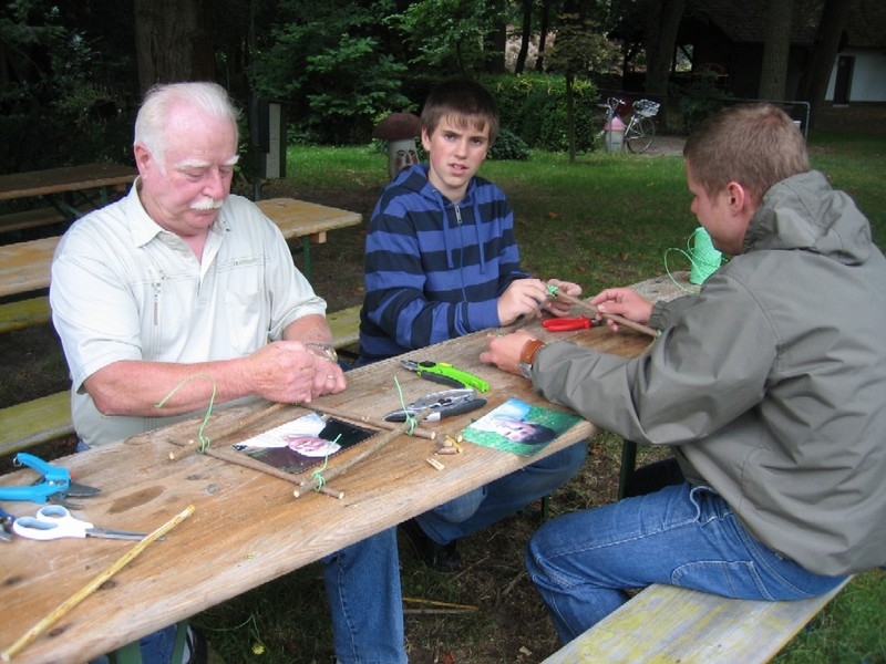 Comenius-Schule rahmten sich ein - Bastel-Nachmittag beim Gartenbauverein