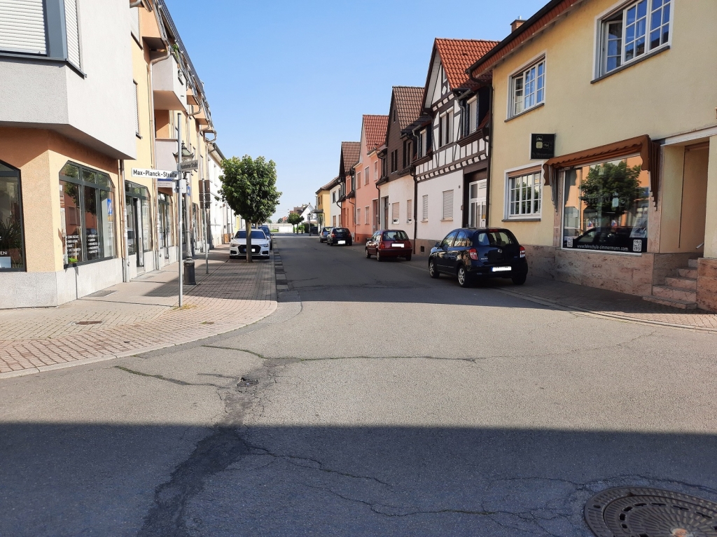 Mannheimer Straße, Blickrichtung zum Bahnhof/Am Biegen
