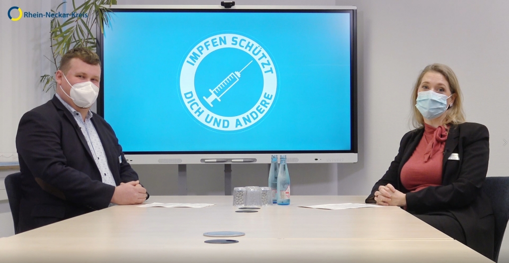 Bildhinweis (Quelle Landratsamt Rhein-Neckar-Kreis): Christoph Schulze und Dr. Anne Kühn im Gespräch.