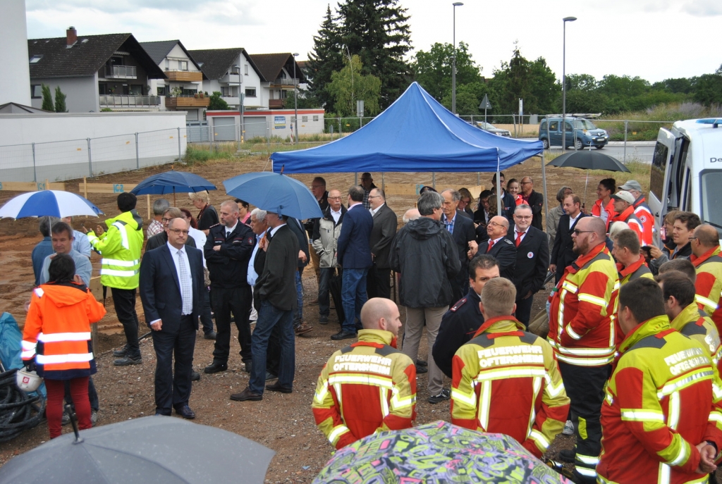 Rettungszentrum Spatenstich 2.JPG