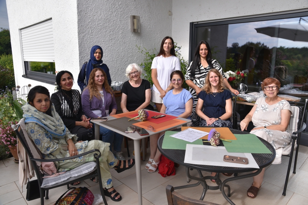 Sprachkurs für Frauen mit Migrationshintergrund: Treffen beim sommerlichen Kursfest.