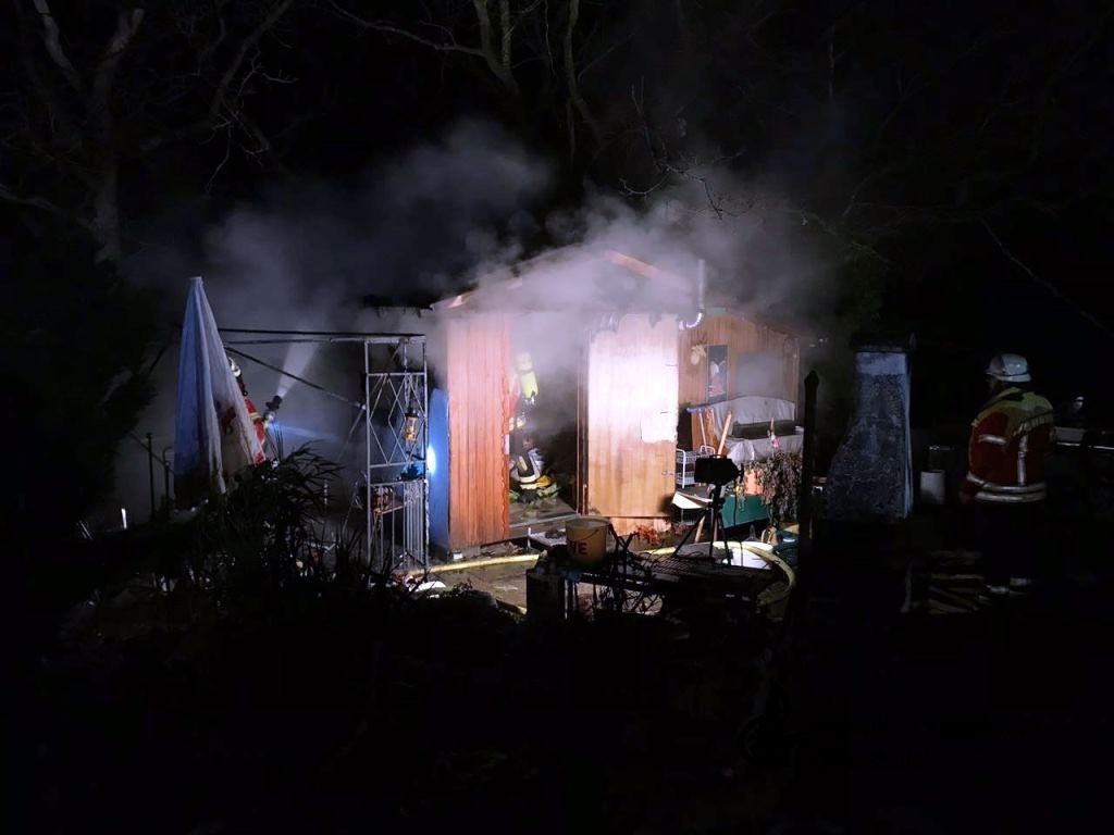Gartenhausbrand 19.12.2017 FFO5.jpeg