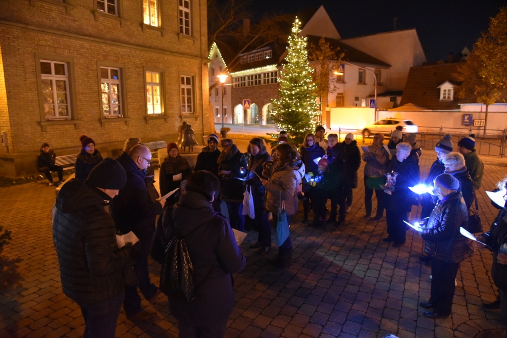 Lebendiger Adventskalender Rathaus.JPG