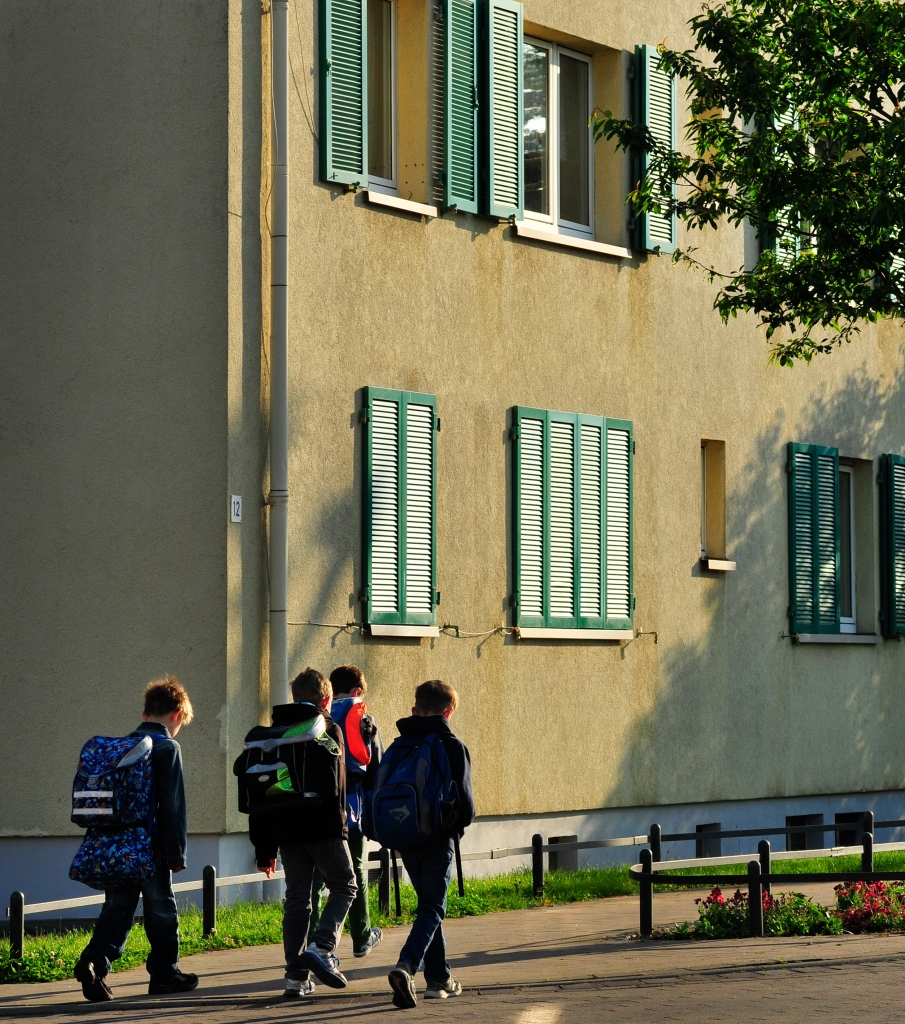 Grundschüler auf dem Schulweg (Symbolbild)