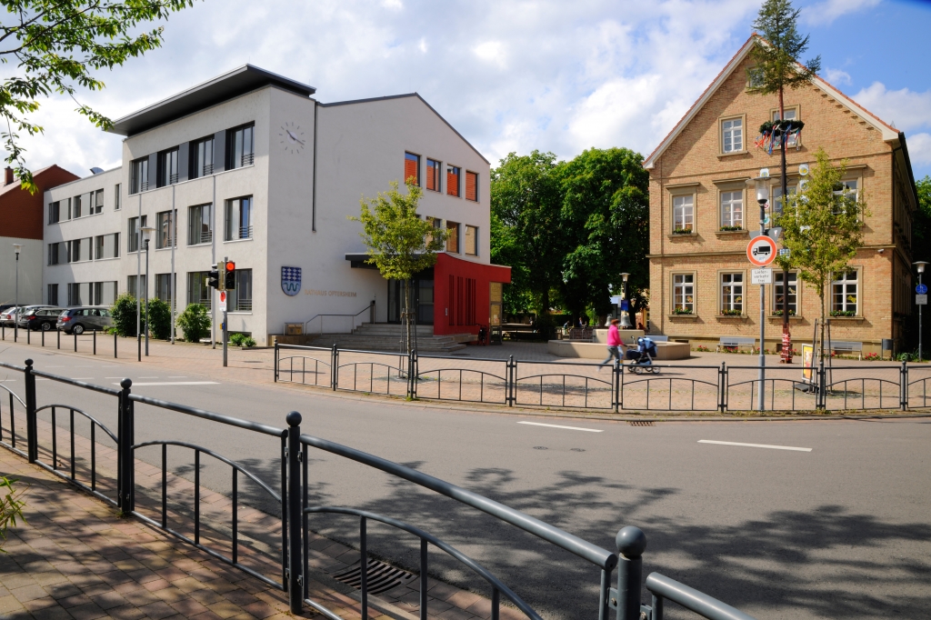 Ortsmitte mit Rathaus