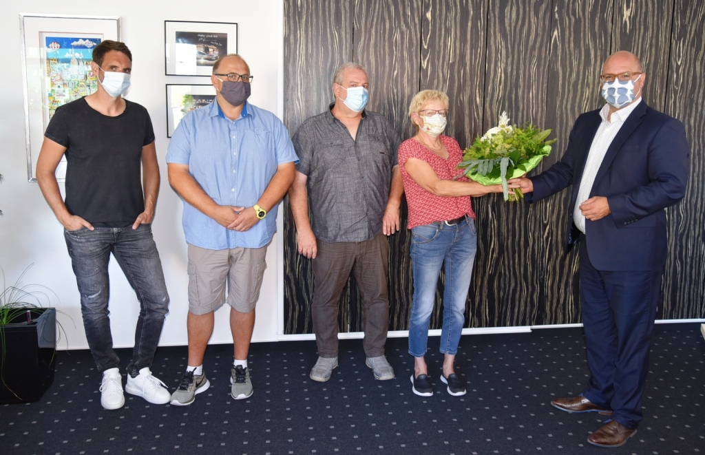 Verabschiedung von Marianne Ewald. Bild vlnr: Thomas Lorenz, Bernd Hertlein, Harald Gruber, Marianne Ewald, Bürgermeister Jens Geiß