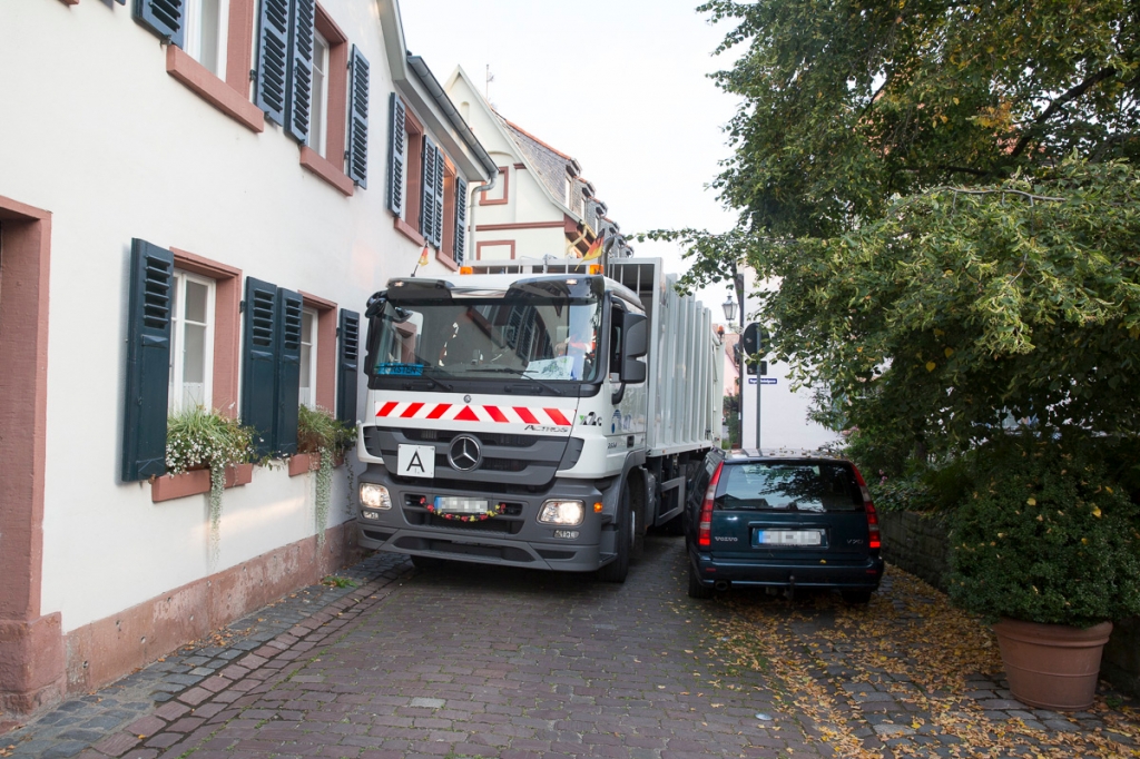 Bild AVR: Falschparker behindern die Müllabfuhr