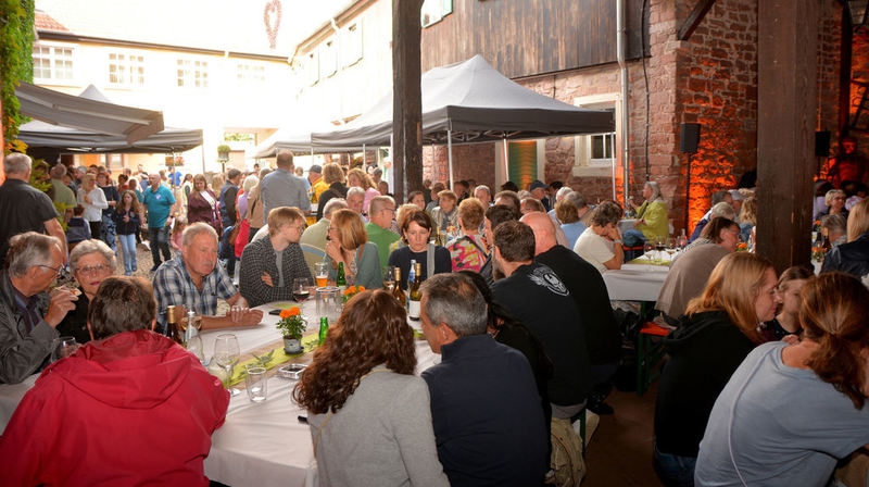Wein-Tasting - voller Erfolg - ©Zeuner