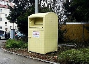 Illegale Kleidercontainer 1