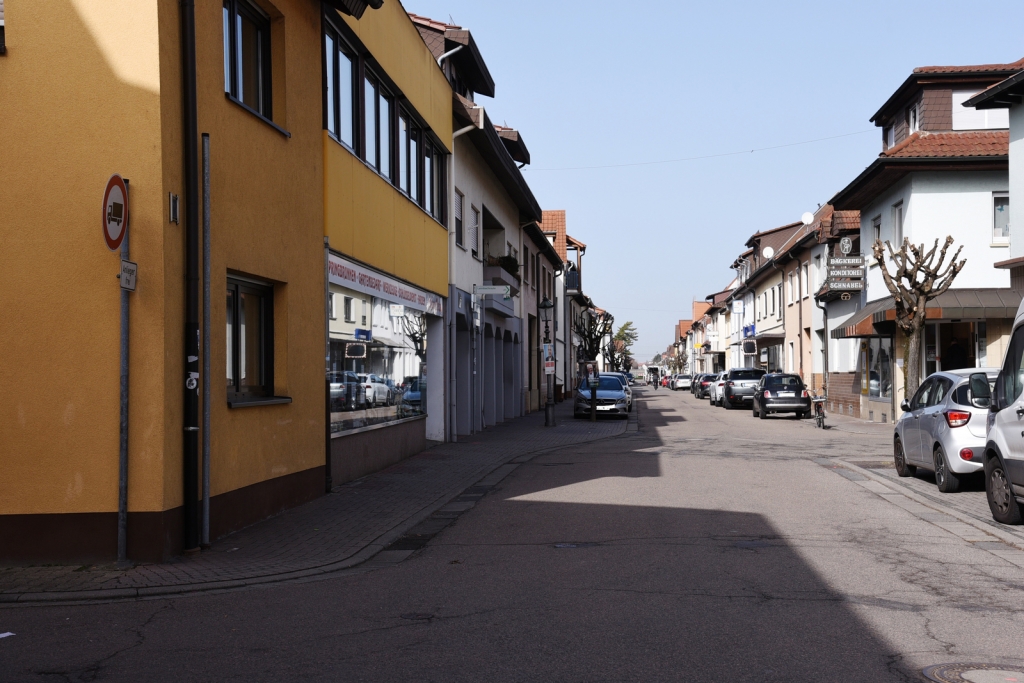 Mannheimer Straße, Blick in Richtung Bahnhof