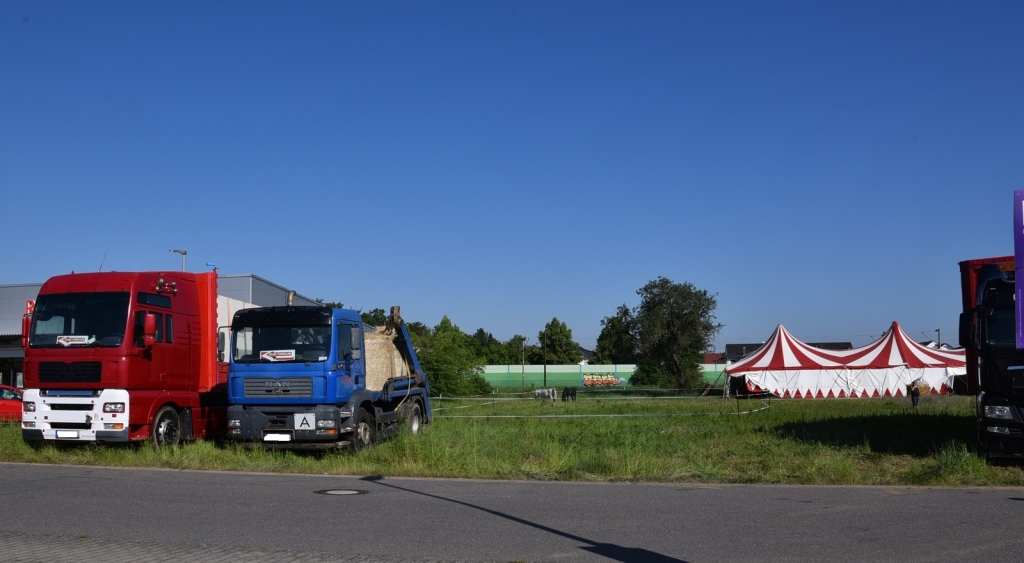 Der Platz, an dem der Zirkus gastiert, noch steht kein Publikumszelt.
