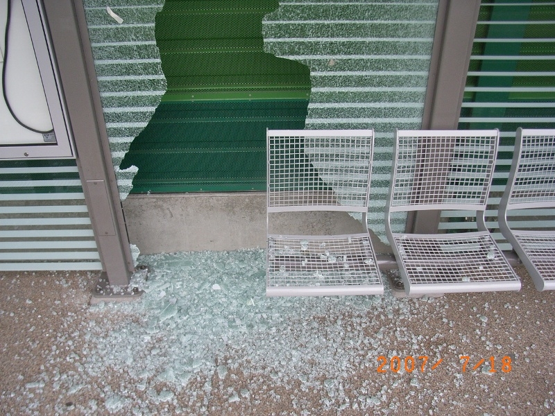 Vandale Bahnhof 2007 2