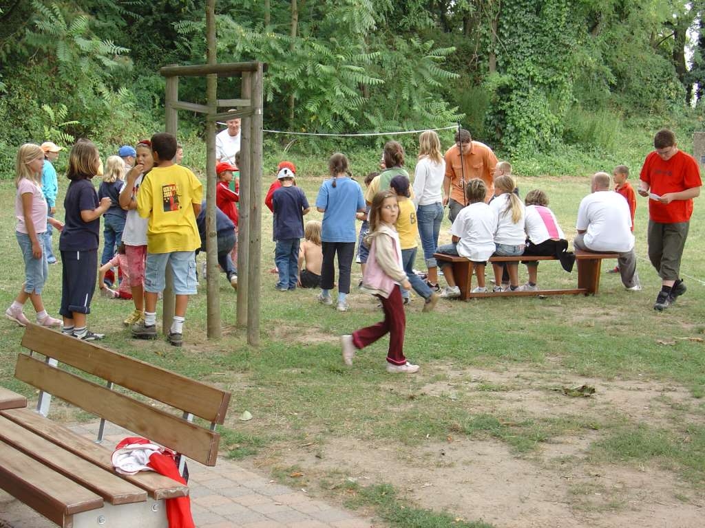 JCO Sommerferienprogramm 2006 - Spielende Kinder