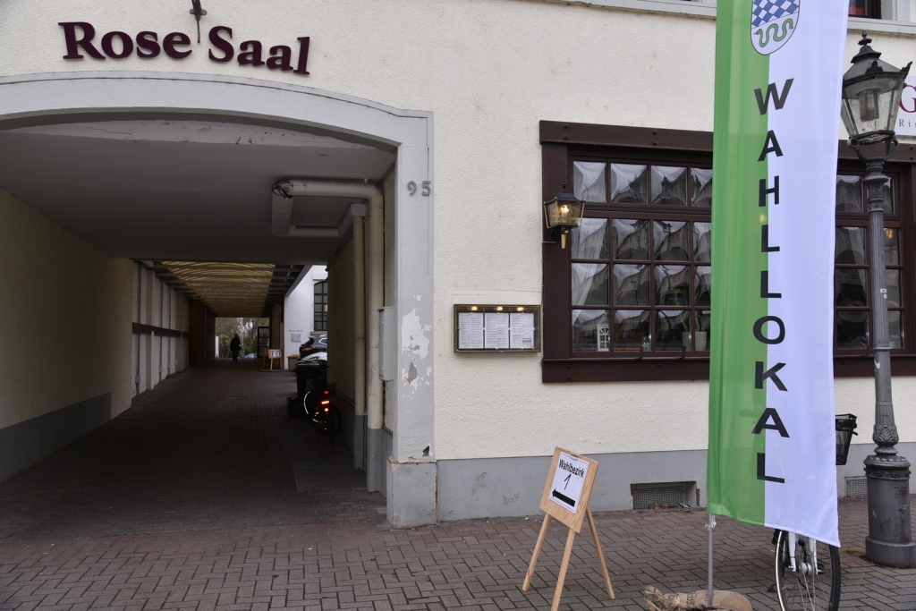 Eingang zum Wahllokal im Rose-Saal