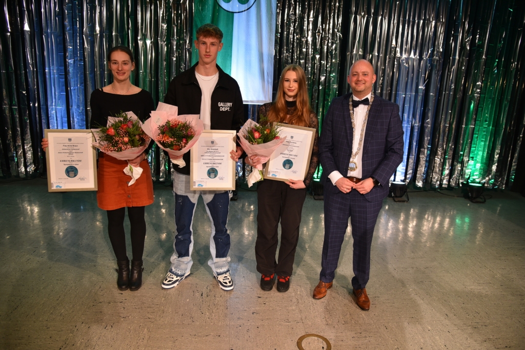 Bürgermeister Seidel ehrte erfolgreiche Sportlerinnen und Sportler.