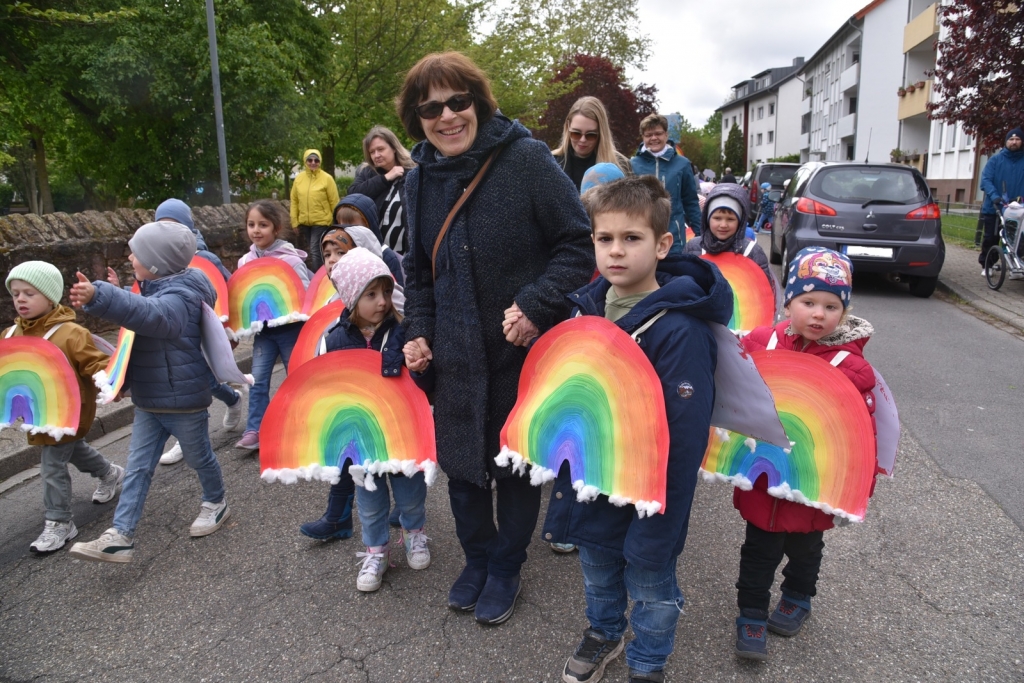 So liefen auch bunte Regenbögen auf dem Zug mit. © Gemeinde Oftersheim
