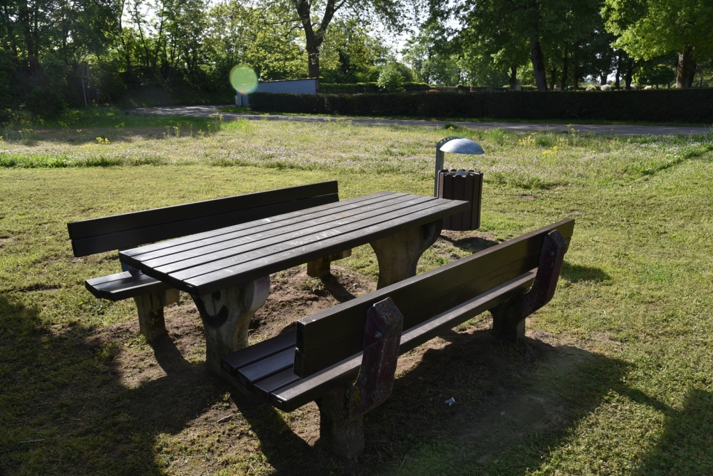 Neue Wiesenfläche am Friedhof