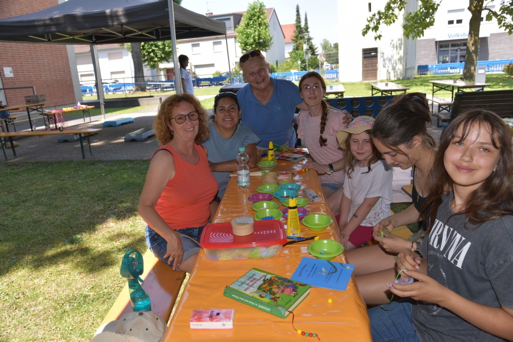 Bei der schulischen Kinderbetreuung konnten die Kinder Lesezeichen basteln. Und dafür gab es einen Stempel ins Stempelheft.