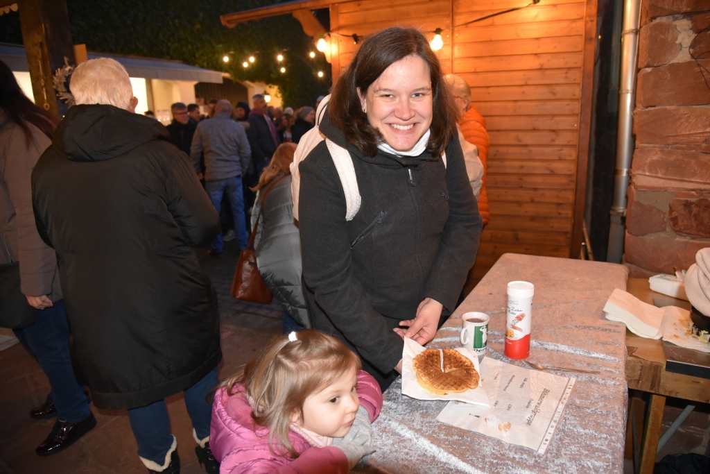 Frisch gebackene Waffeln gab es für Groß und Klein.